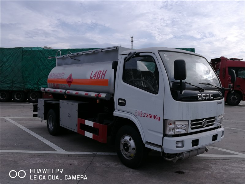 銷(xiāo)浙江金華東風(fēng)多利卡易燃液體罐式運(yùn)輸車(chē)順利交車(chē)