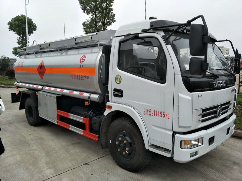現(xiàn)車(chē)處理一輛東風(fēng)多利卡8.09方加油車(chē)
